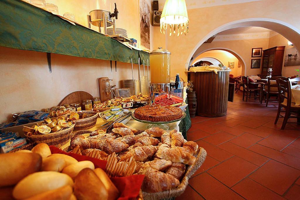 Hotel Bambolo Castagneto Carducci Bagian luar foto