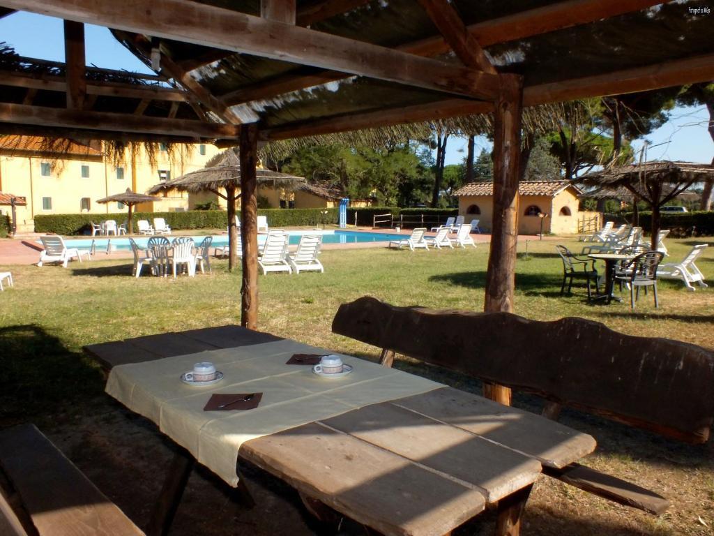 Hotel Bambolo Castagneto Carducci Bagian luar foto